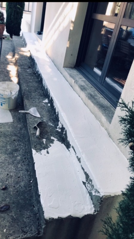 Chantier de béton ciré sur sol intérieur et extérieur à Marseille