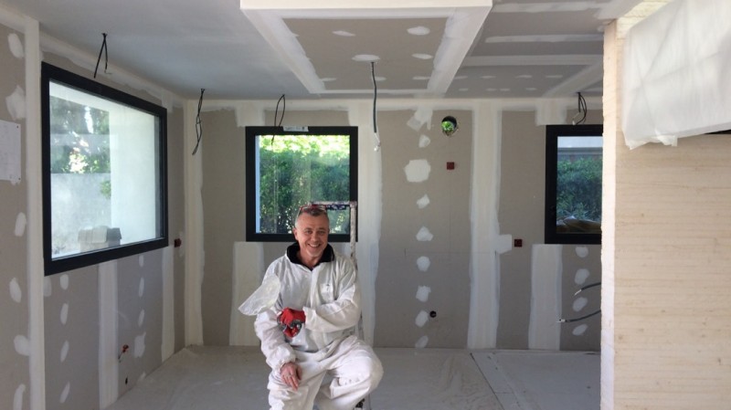 Chantier de peinture  de 850 m² à Marseille 13008 dans une maison neuve construite par l'architecte Marseillais TOGU