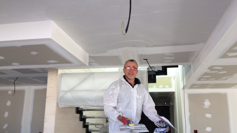 Chantier de peinture  de 850 m² à Marseille 13008 dans une maison neuve construite par l'architecte Marseillais TOGU