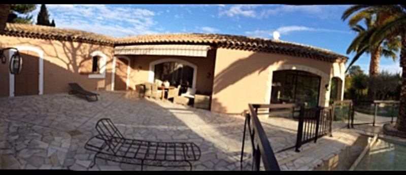 Décoration d’extérieur et d’intérieur d’une maison à Marseille.