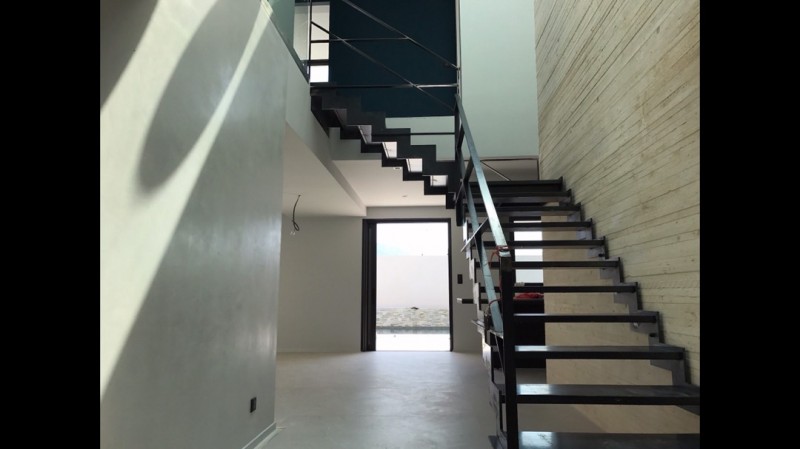 Chantier de peinture  de 850 m² à Marseille 13008 dans une maison neuve construite par l'architecte Marseillais TOGU