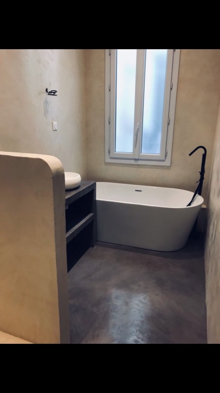 Chantier salle de bain complete en tadelakt à Marseille