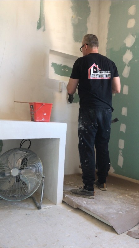 Rénovation en béton ciré de salles de bain dans une maison à Saint Cyr les Lecques