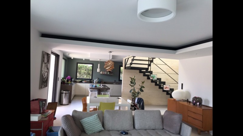 Chantier de peinture  de 850 m² à Marseille 13008 dans une maison neuve construite par l'architecte Marseillais TOGU