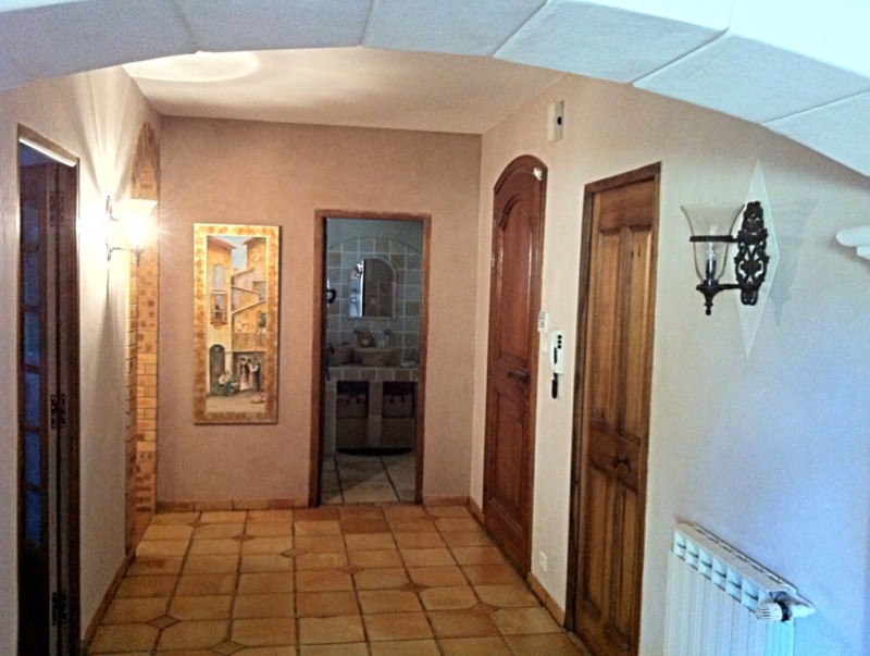 Décoration d’extérieur et d’intérieur d’une maison à Marseille.