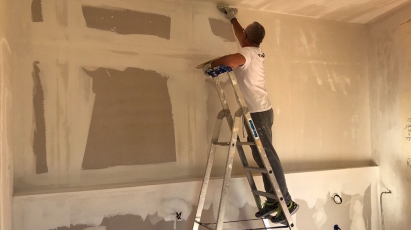 Chantier de peinture pour rénover un appartement 13007 Marseille