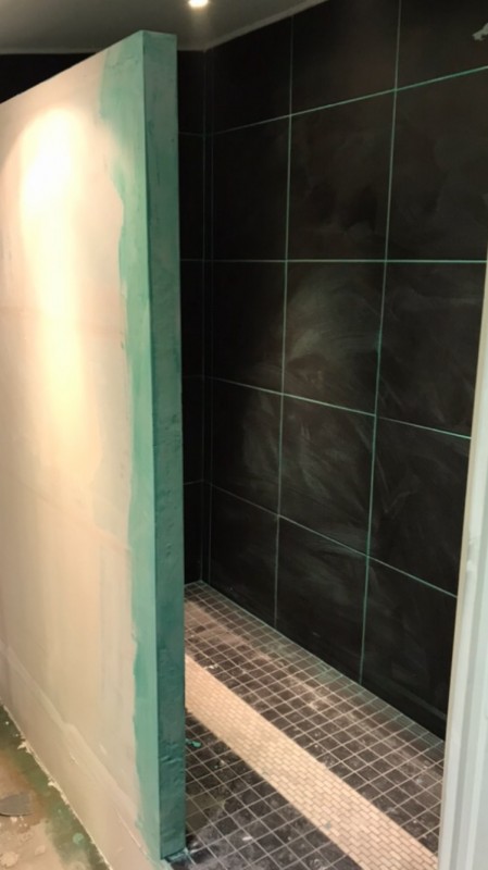 Rénovation en béton ciré de salles de bain dans une maison à Saint Cyr les Lecques