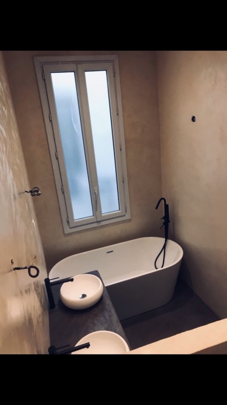 Chantier salle de bain complete en tadelakt à Marseille