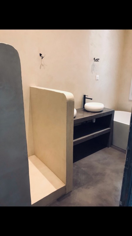Chantier salle de bain complete en tadelakt à Marseille