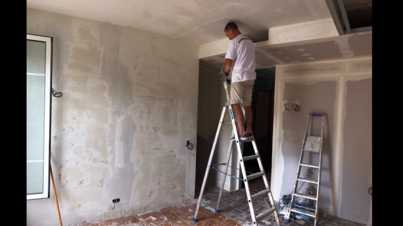 Chantier de peinture pour rénover un appartement 13007 Marseille
