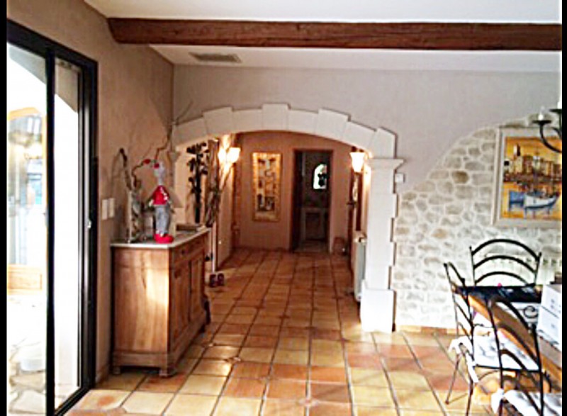 Décoration d’extérieur et d’intérieur d’une maison à Marseille.