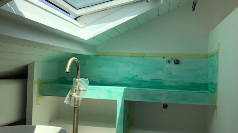 Rénovation en béton ciré de salles de bain dans une maison à Saint Cyr les Lecques