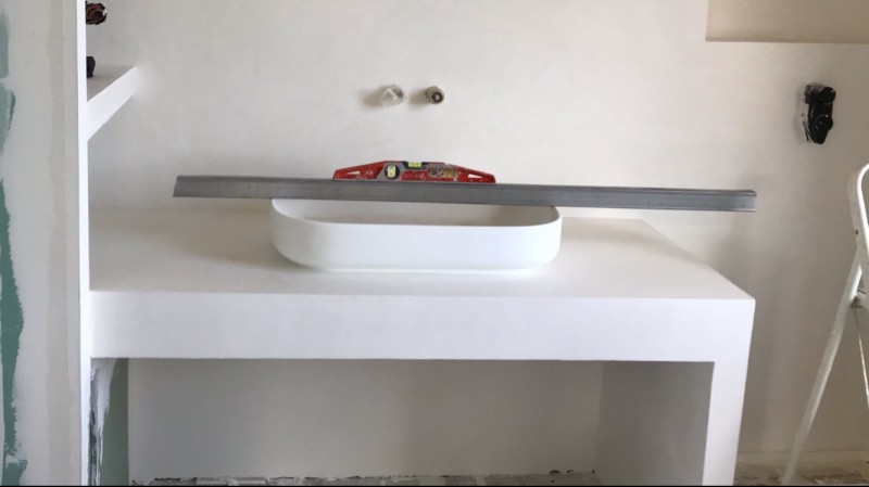 Rénovation en béton ciré de salles de bain dans une maison à Saint Cyr les Lecques